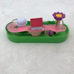 Little live pets lil ladybug garden play-set Toy